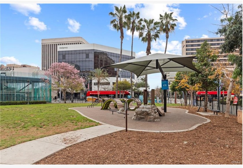 Downtown Long Beach park and streetscape near The Promenade