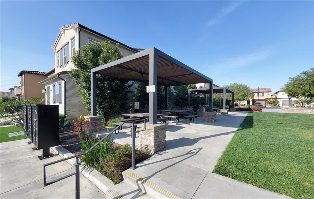 Community greenbelt and covered gathering area at Gardenia
