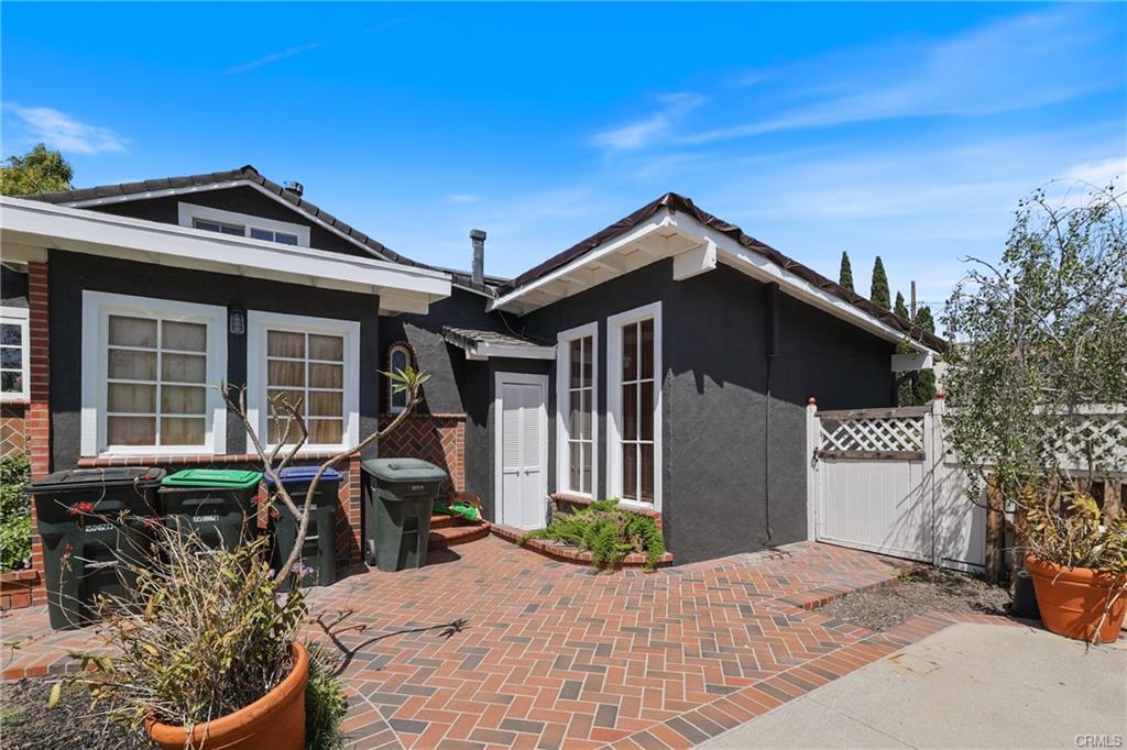 2642 Westminster Pl — brick courtyard and covered entry