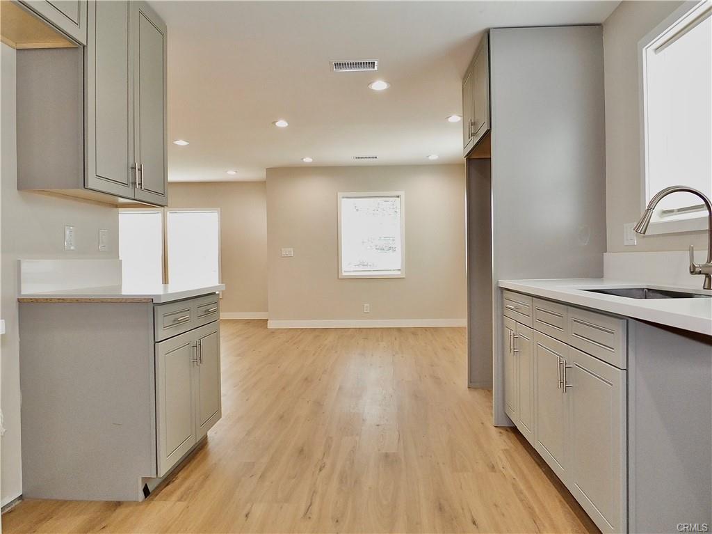 1335 W Burnett St — kitchen with generous cabinet storage and open flow