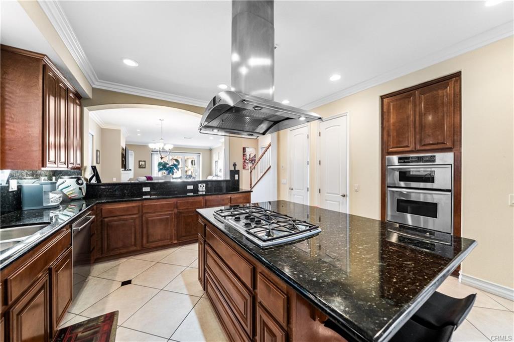116 11th St — Kitchen with stainless appliances, double ovens, and island hood