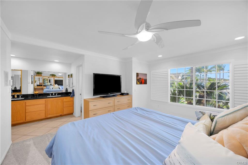 9112 Playa Dr — primary suite with sitting area