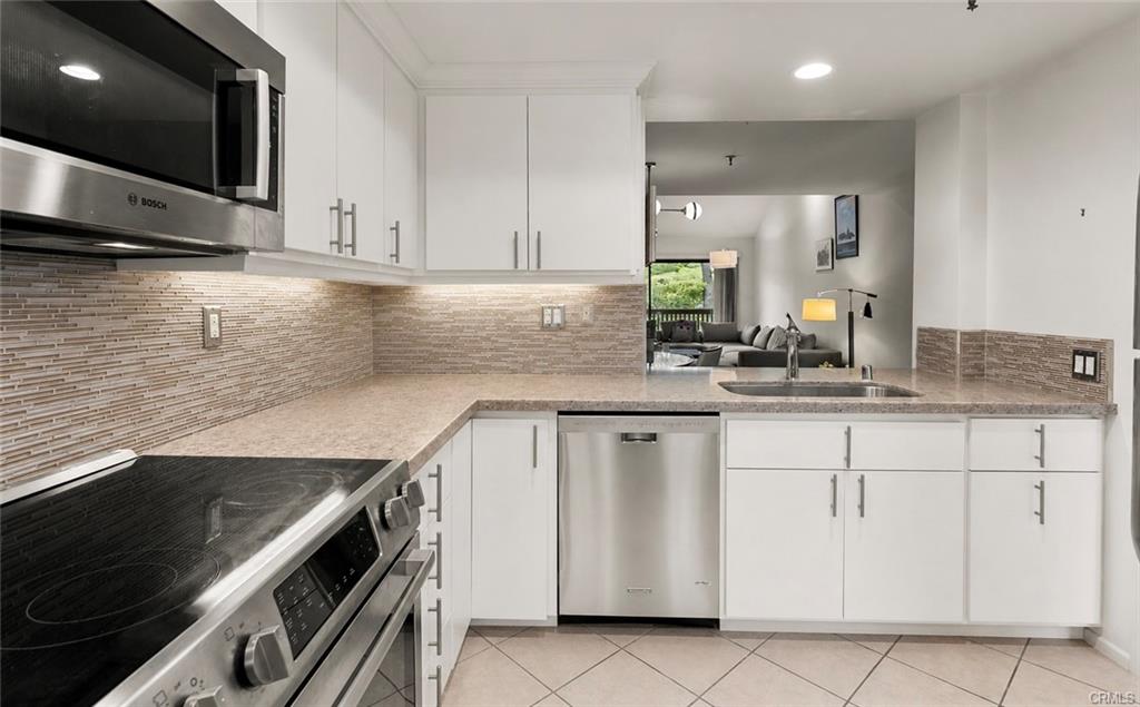 2 Canyon Island Dr