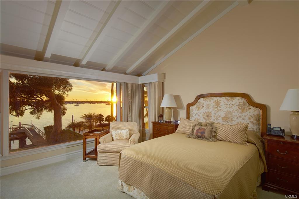 20 Harbor Island — guest bedroom with harbor view